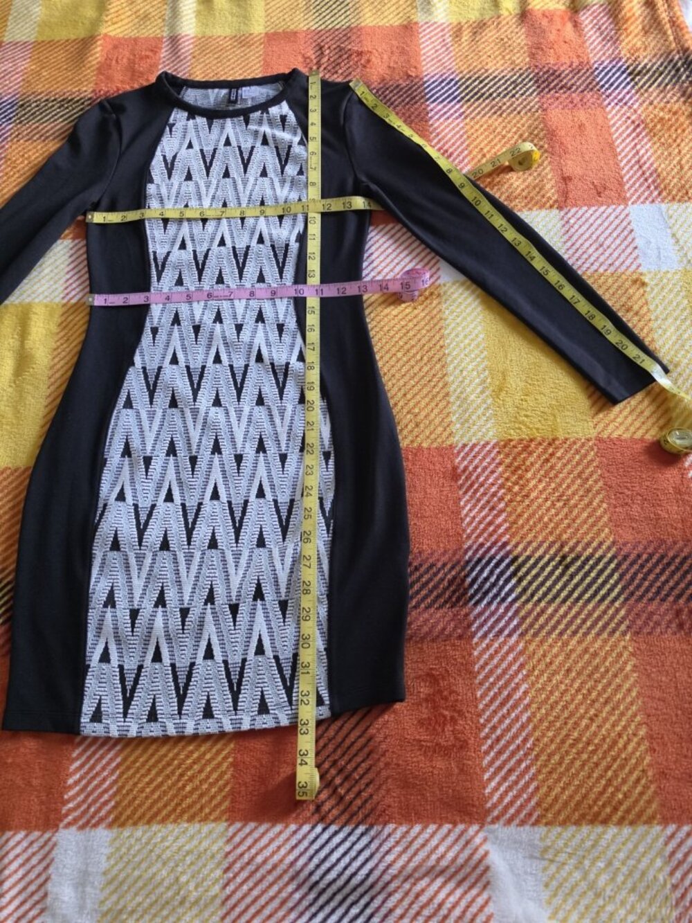 Divided by H&M Black/White Geometric Bodycon Dress Round Neck Long Sleeve 6 - Picture 7 of 9